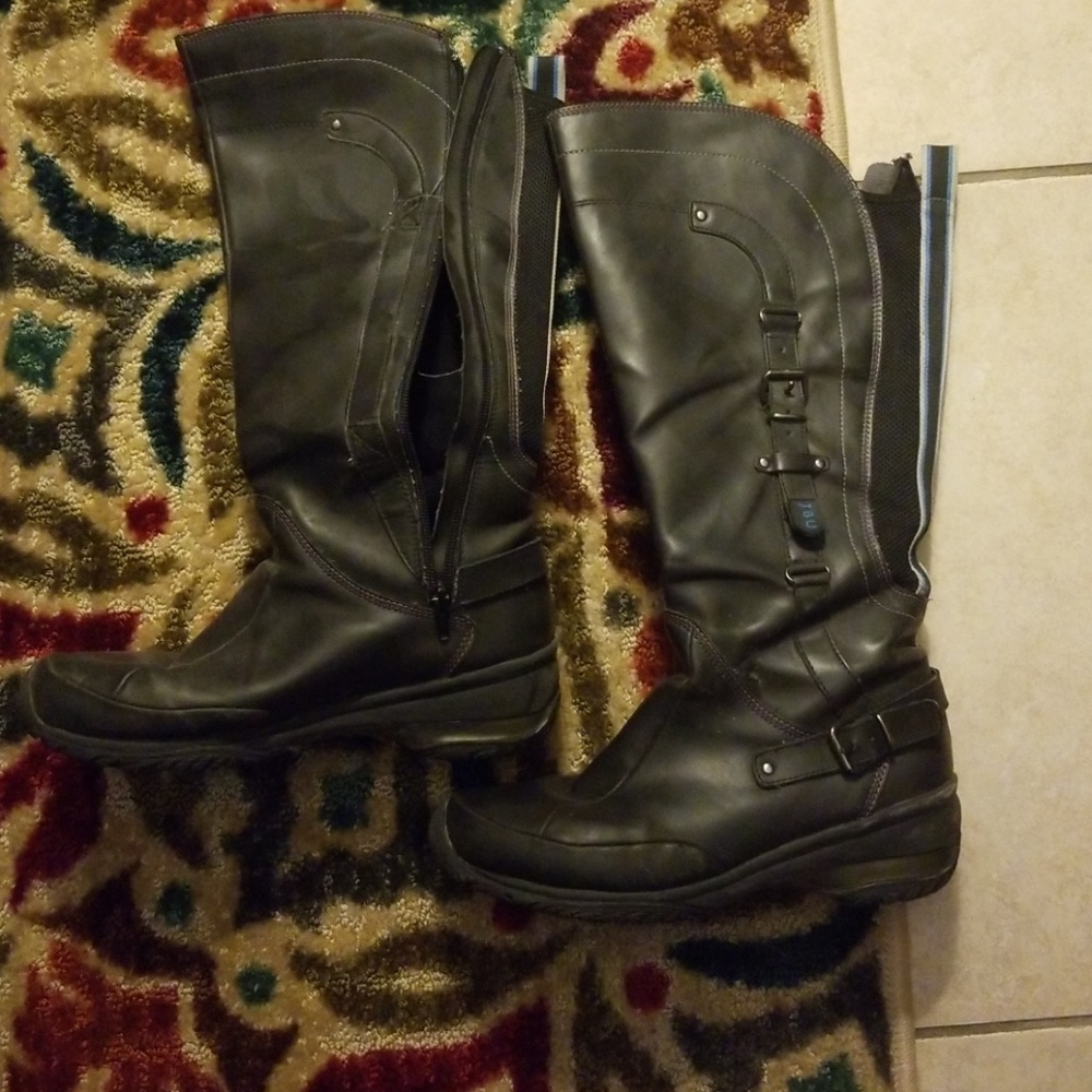 Size 9 Rain/snow boots